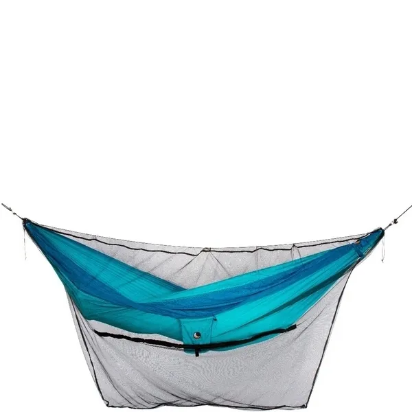 Moskitonetz &uuml;ber H&auml;ngematte gezogen